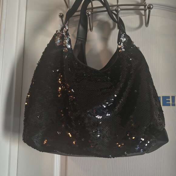 Undefined Handbags - Back and silver handbag